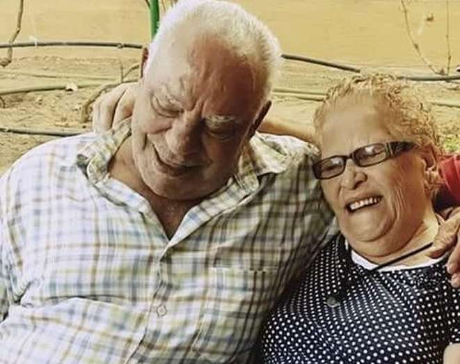 María del Pilar Artiles Benítez junto a su marido Domingo Carreño Morales, en una foto familiar/TA.